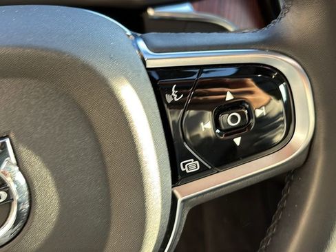 Certified 2024 Volvo XC60 B5 Plus AWD/4WD image 17