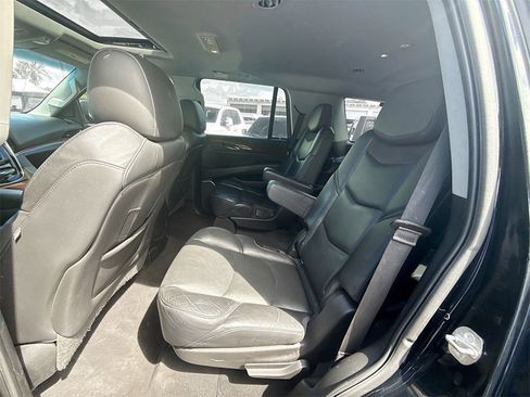 Used 2018 Cadillac Escalade Luxury image 27