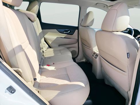 Used 2016 Nissan Rogue SL w/ SL Premium Package image 10