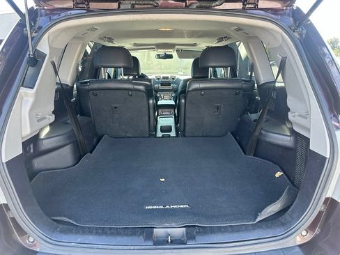 Used 2012 Toyota Highlander SE FWD image 4