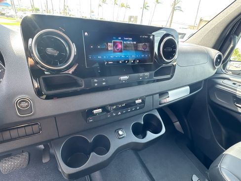 Used 2021 Mercedes-Benz Sprinter 2500 image 23