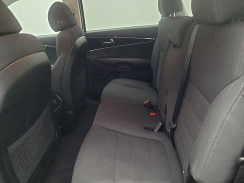 Used 2018 Kia Sorento FWD V6 w/ LX V6 Convenience Package image 18