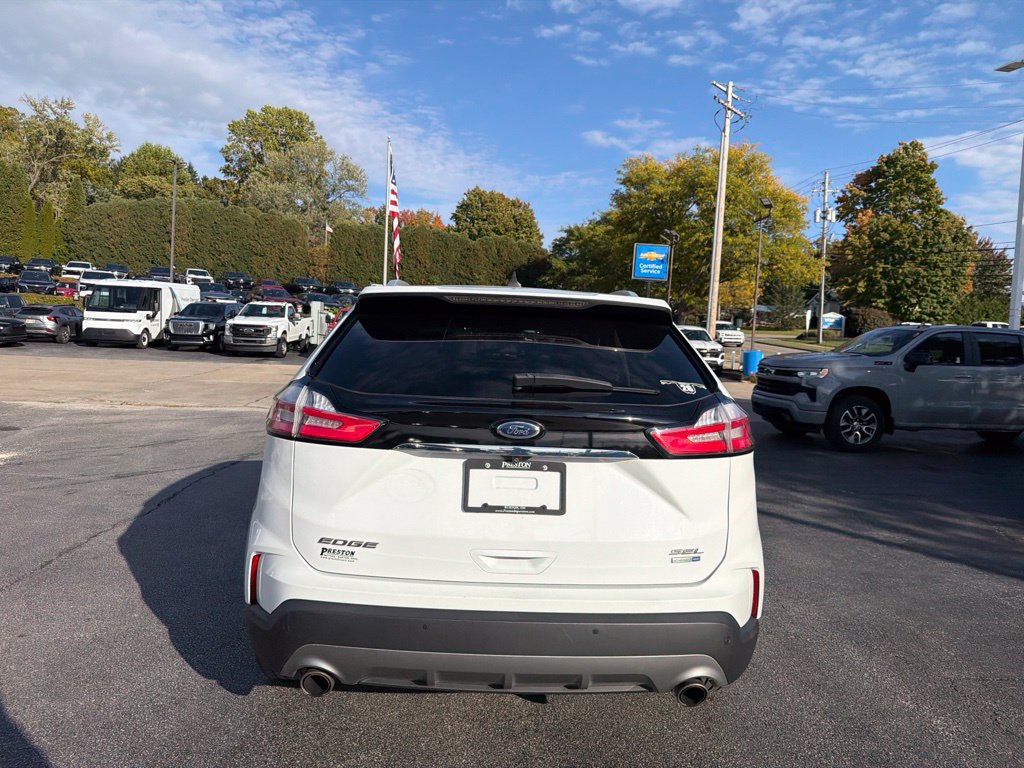 Used 2020 Ford Edge SEL w/ Cold Weather Package AWD/4WD image 3