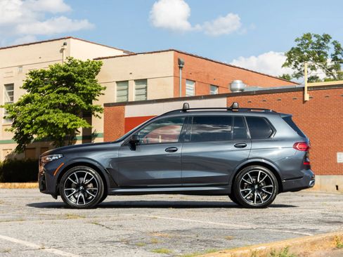 Used 2021 BMW X7 xDrive40i w/ M Sport Package AWD/4WD image 13