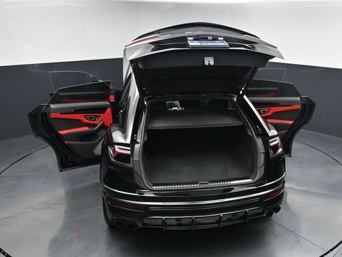 Used 2022 Lamborghini Urus AWD/4WD image 31