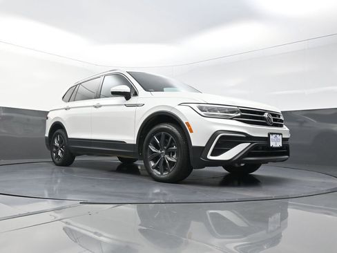 Used 2023 Volkswagen Tiguan SE AWD/4WD image 23