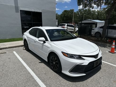 Used 2023 Toyota Camry LE AWD/4WD image 11