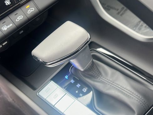 Used 2025 Hyundai Elantra Sport image 17