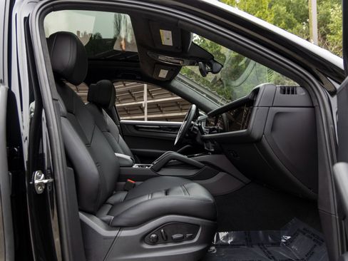 New 2025 Porsche Cayenne GTS image 58