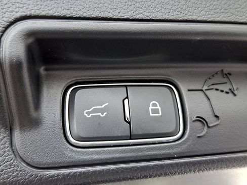 Used 2025 Ford Explorer Active AWD/4WD image 30