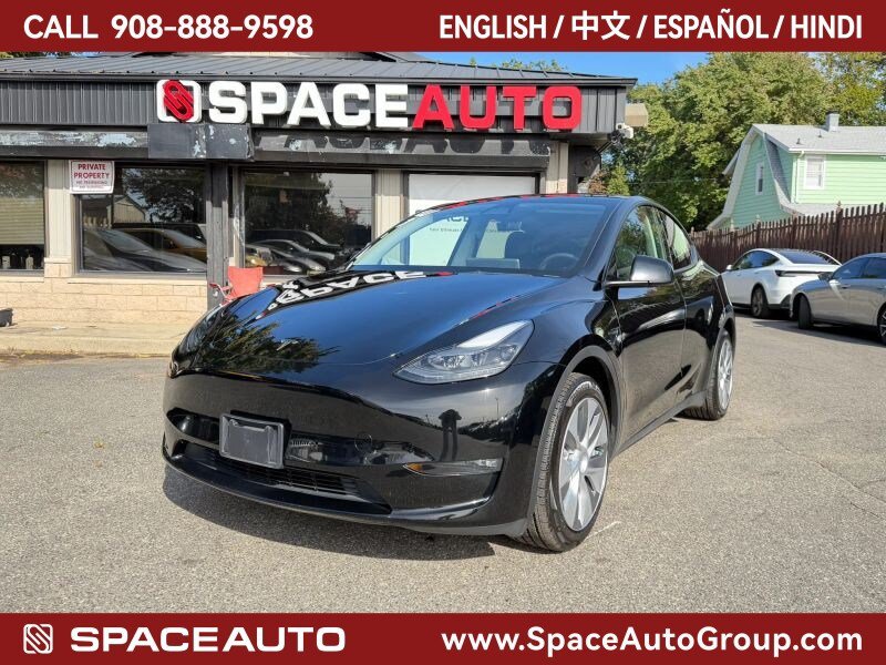 Used 2023 Tesla Model Y Long Range AWD/4WD image 1