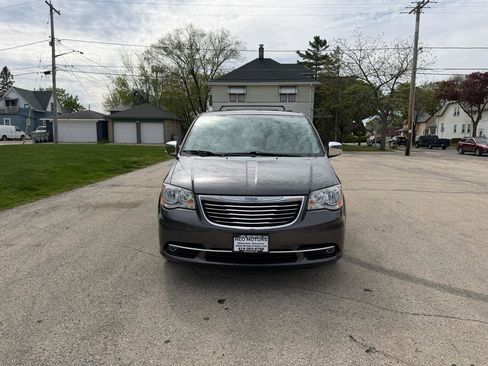 Used 2015 Chrysler Town & Country Touring-L w/ Driver Convenience Group FWD image 2