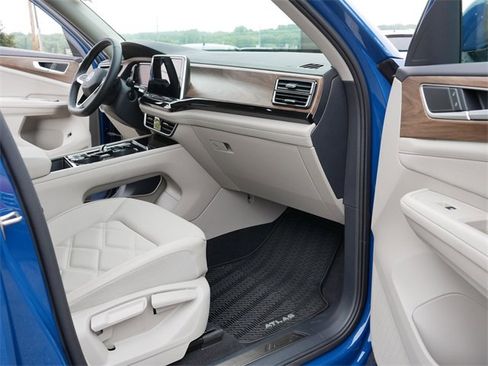 Certified 2025 Volkswagen Atlas SE image 21