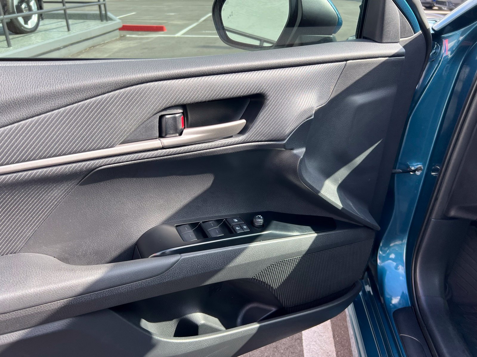Used 2025 Toyota Camry SE FWD image 23