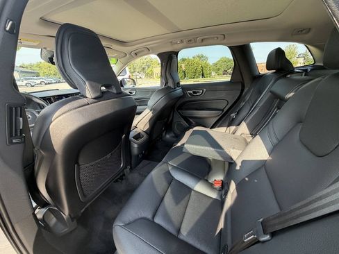Used 2023 Volvo XC60 B5 Plus AWD/4WD image 9
