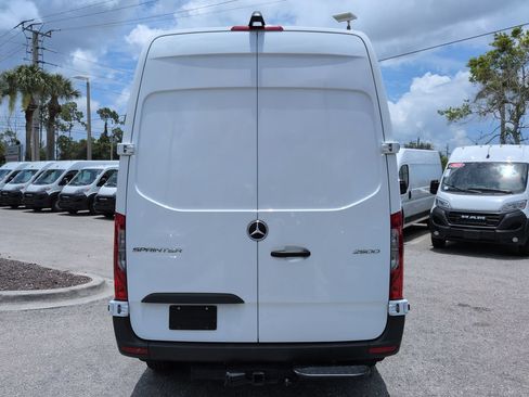 Used 2025 Mercedes-Benz Sprinter 2500 image 6