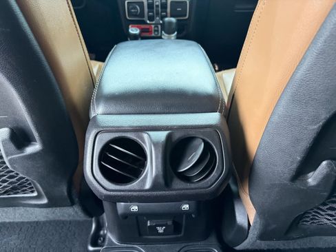 Used 2020 Jeep Gladiator Rubicon w/ Dual Top Group AWD/4WD image 25