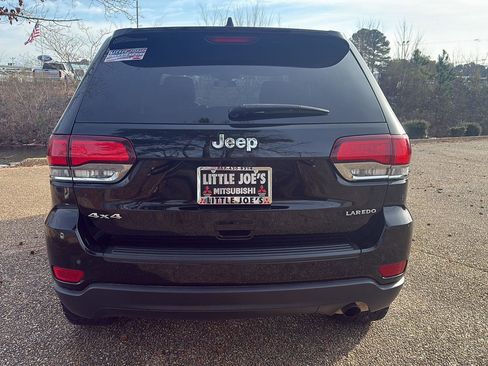 Used 2021 Jeep Grand Cherokee Laredo image 6