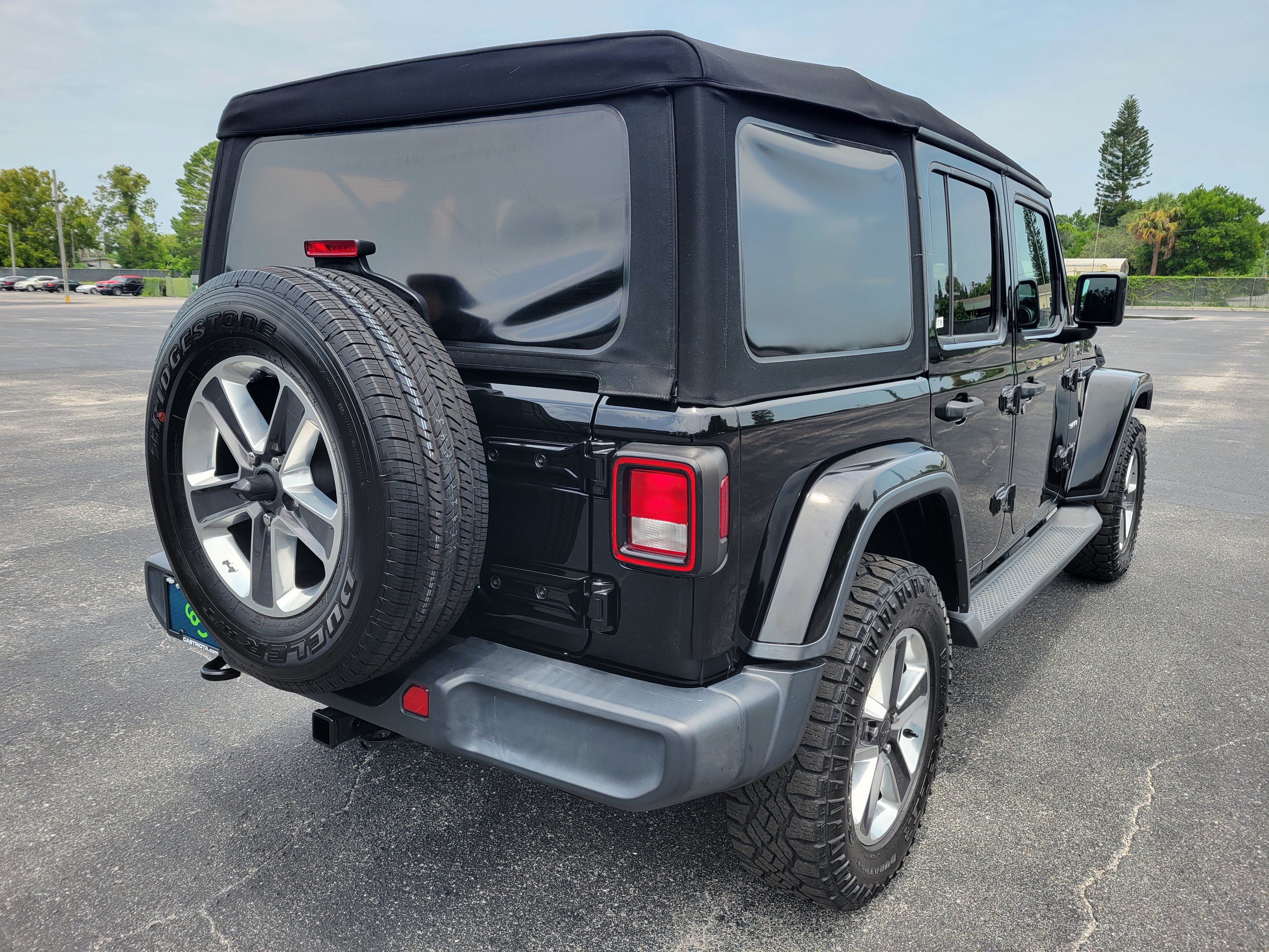 Used 2020 Jeep Wrangler Unlimited Sahara AWD/4WD image 5
