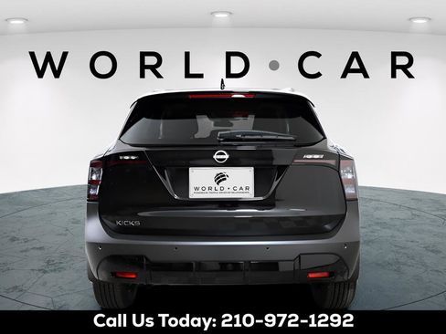 Used 2025 Nissan Kicks SV w/ SV Premium Package FWD image 5