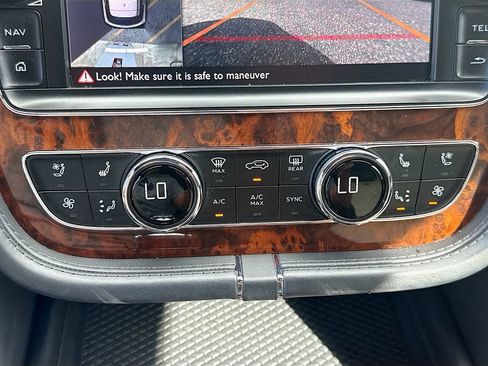 Used 2018 Bentley Bentayga AWD/4WD image 18