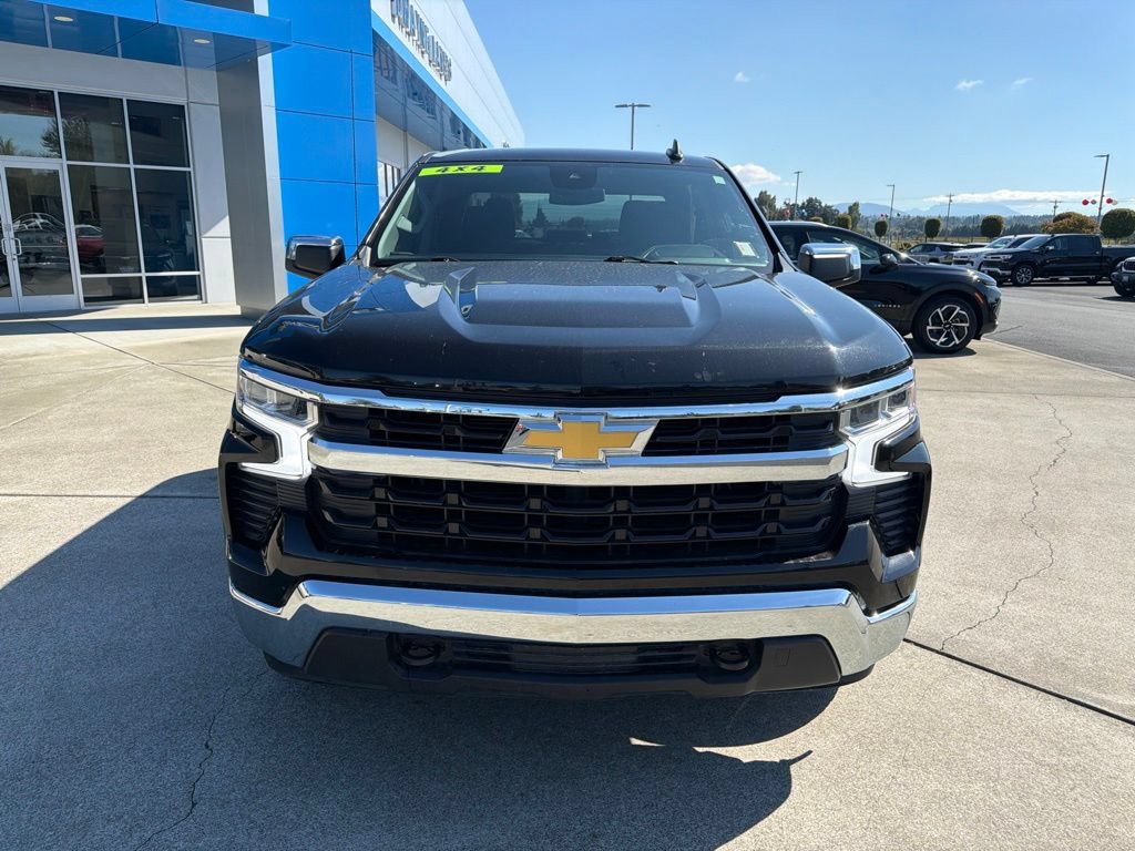 Used 2025 Chevrolet Silverado 1500 LT AWD/4WD image 9