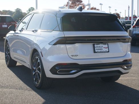 Used 2024 Lincoln Nautilus Reserve w/ Equipment Group 203A image 18