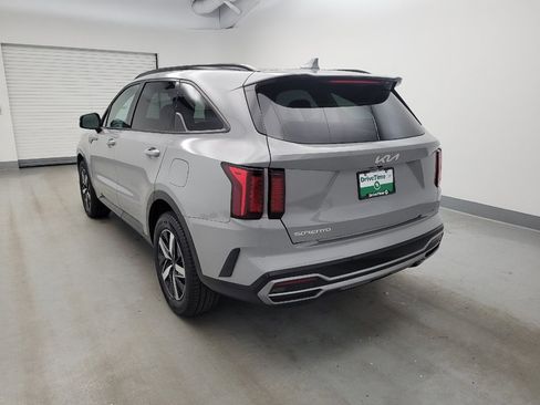Used 2023 Kia Sorento EX w/ Panoramic Sunroof Package FWD image 5