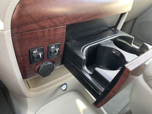 Used 2014 Toyota Sienna XLE image 31