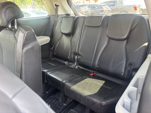 Used 2023 Kia Carnival LX FWD image 21