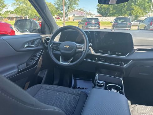 Used 2026 Chevrolet Equinox LT AWD/4WD image 14