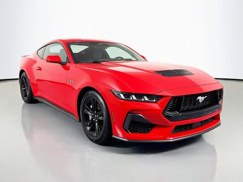 Used 2025 Ford Mustang GT image 3