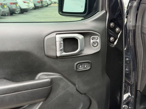 Used 2020 Jeep Wrangler Unlimited Rubicon AWD/4WD image 13