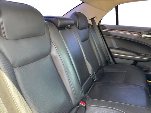 Used 2018 Chrysler 300 Limited image 18