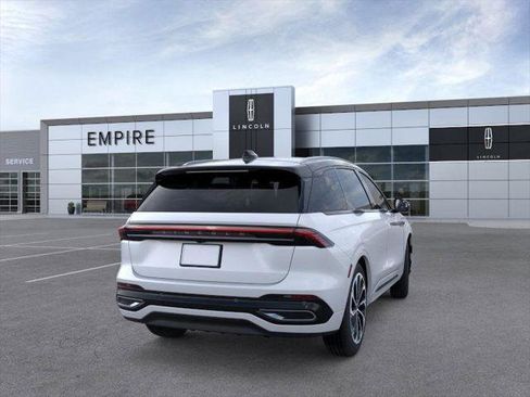 New 2026 Lincoln Nautilus Reserve image 8