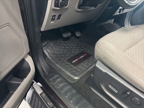 Used 2019 Ford F150 XLT w/ Equipment Group 302A Luxury AWD/4WD image 17