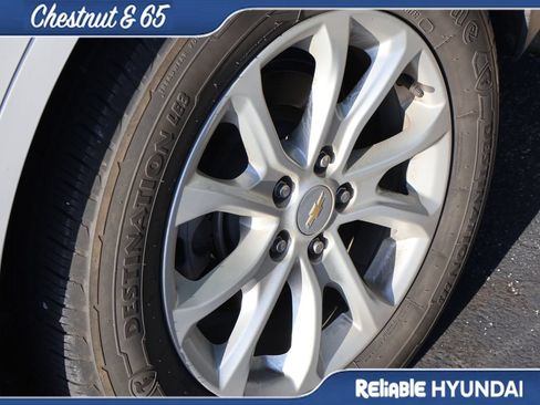 Used 2019 Chevrolet Equinox LT FWD image 24