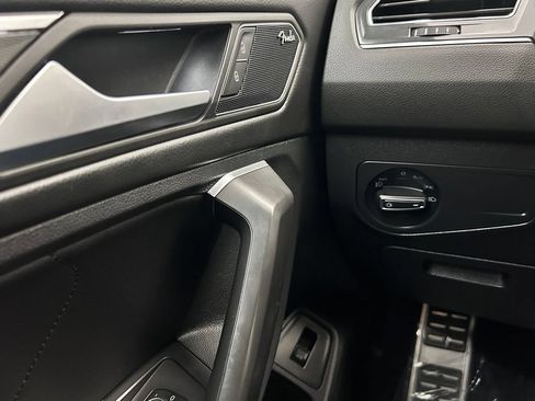 Used 2021 Volkswagen Tiguan SEL Premium R-Line AWD/4WD image 19