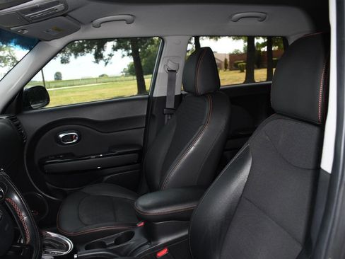 Used 2018 Kia Soul ! FWD image 12