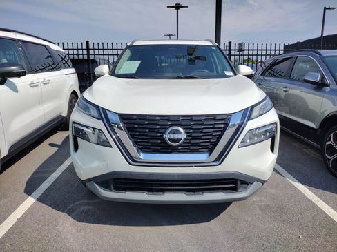 Used 2023 Nissan Rogue SV w/ SV Premium B Package FWD image 2