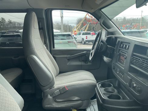 Used 2018 GMC Savana 2500 LS w/ Driver Convenience Package image 6