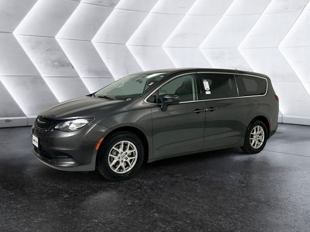 Used 2023 Chrysler Voyager LX FWD image 3