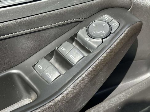 Used 2023 Chevrolet Traverse LT FWD image 14