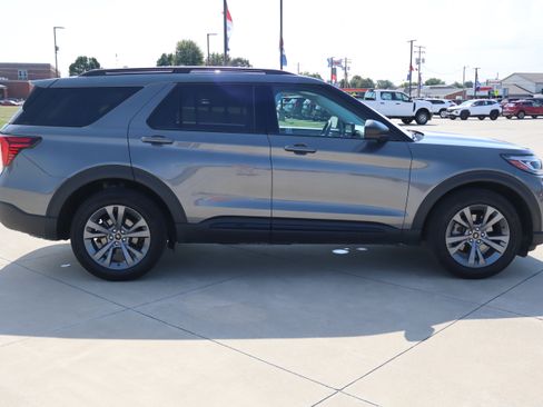 Used 2026 Ford Explorer Active w/ Active Comfort Package AWD/4WD image 4