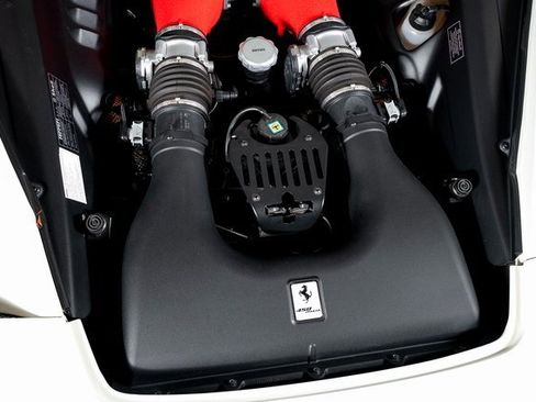 Used 2014 Ferrari 458 Italia image 11