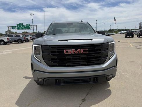 Used 2024 GMC Sierra 1500 Elevation AWD/4WD image 3