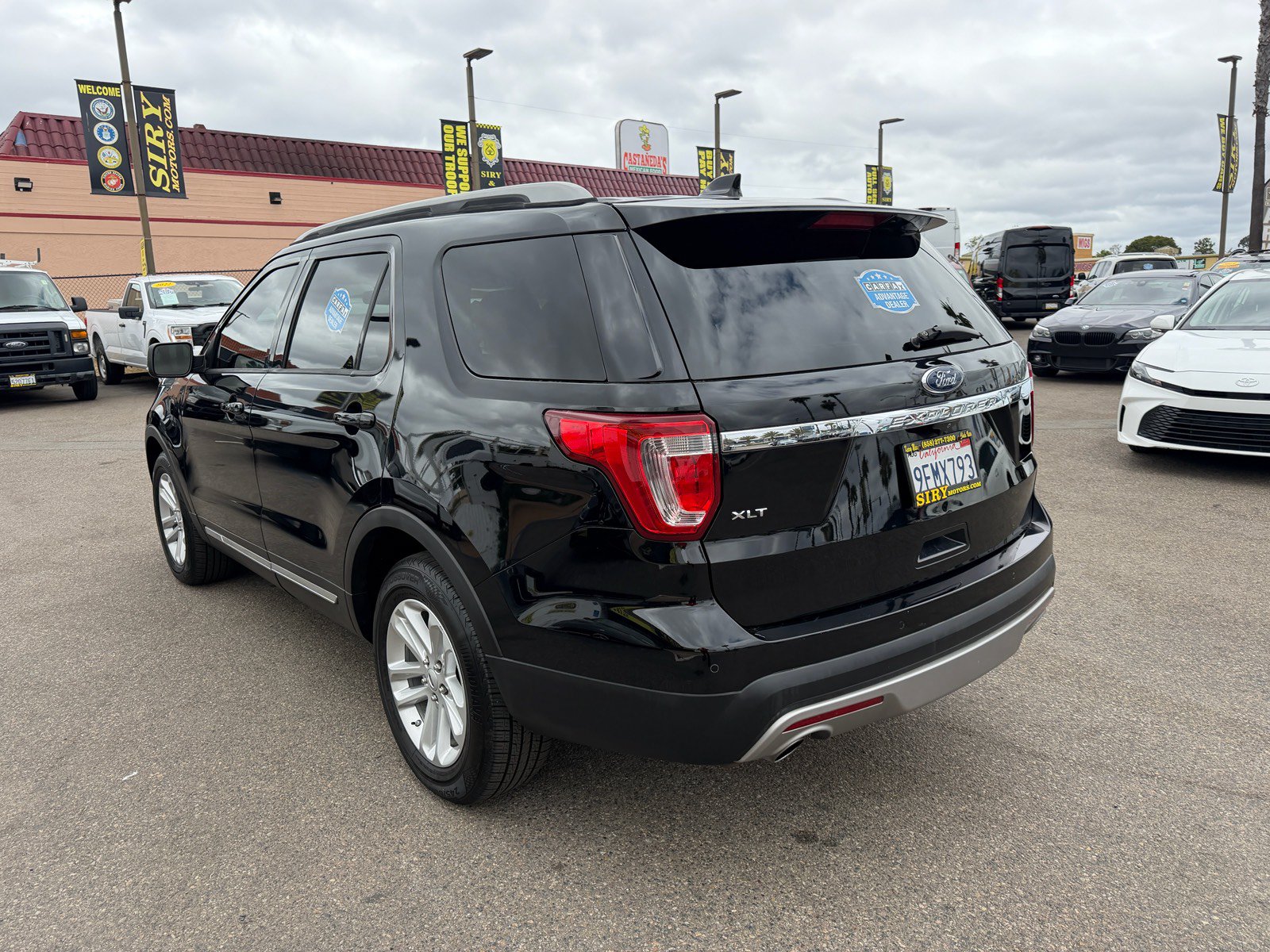 Used 2017 Ford Explorer XLT w/ Equipment Group 202A FWD image 5