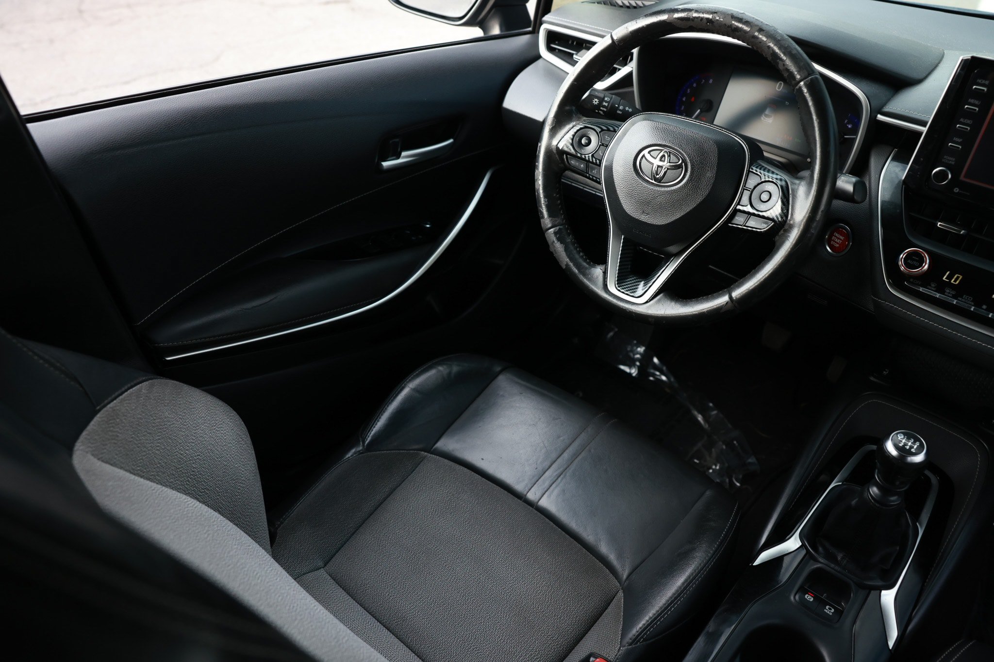 Used 2021 Toyota Corolla XSE FWD image 25