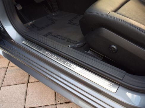 Used 2010 Mercedes-Benz E 350 4MATIC Sedan image 40