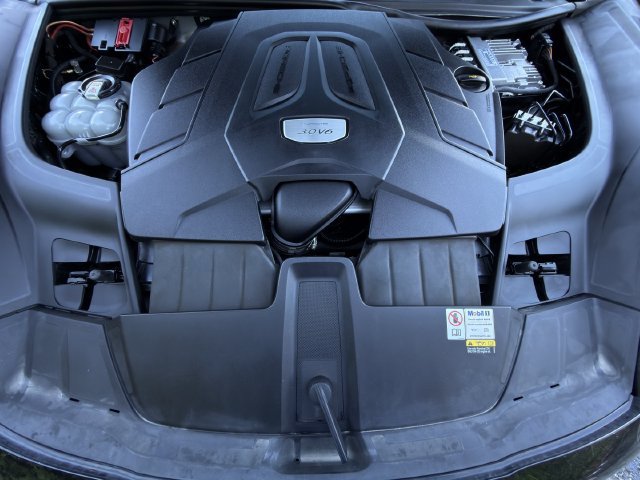 Used 2023 Porsche Cayenne Platinum Edition AWD/4WD image 34
